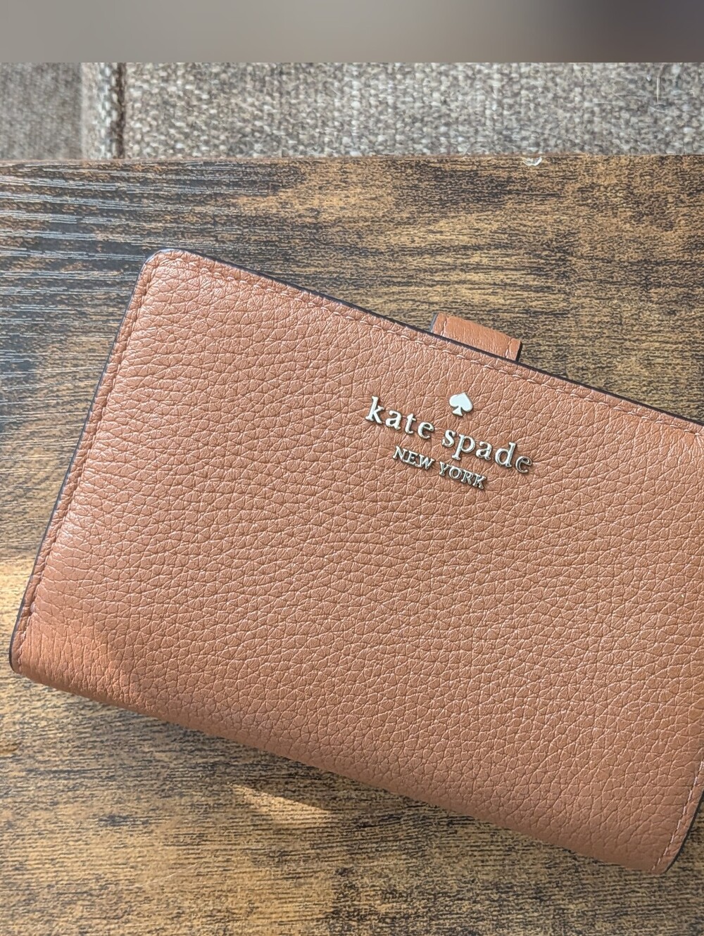 Kate Spade New York Tan Brown Pebbled Leather Zip/ Bi-fold Wallet NWT - Picture 4 of 16